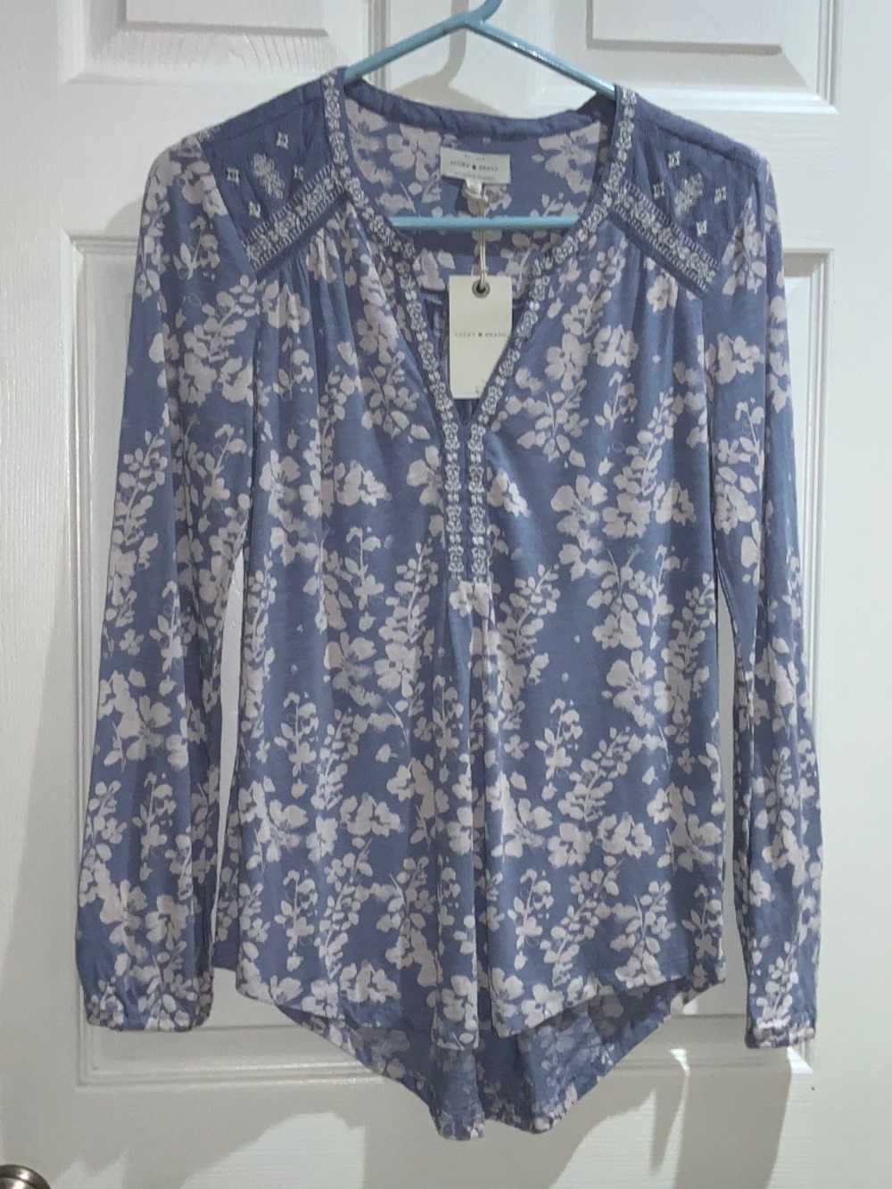 Lucky Brand Eloise blue floral peasant top Sz S embroidered neckline New